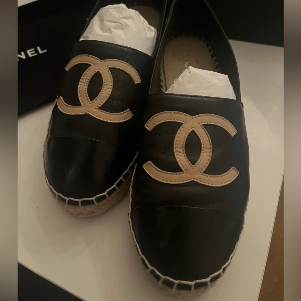 CHANEL ESPADRILLES BLACK WITH BEIGE LOGO